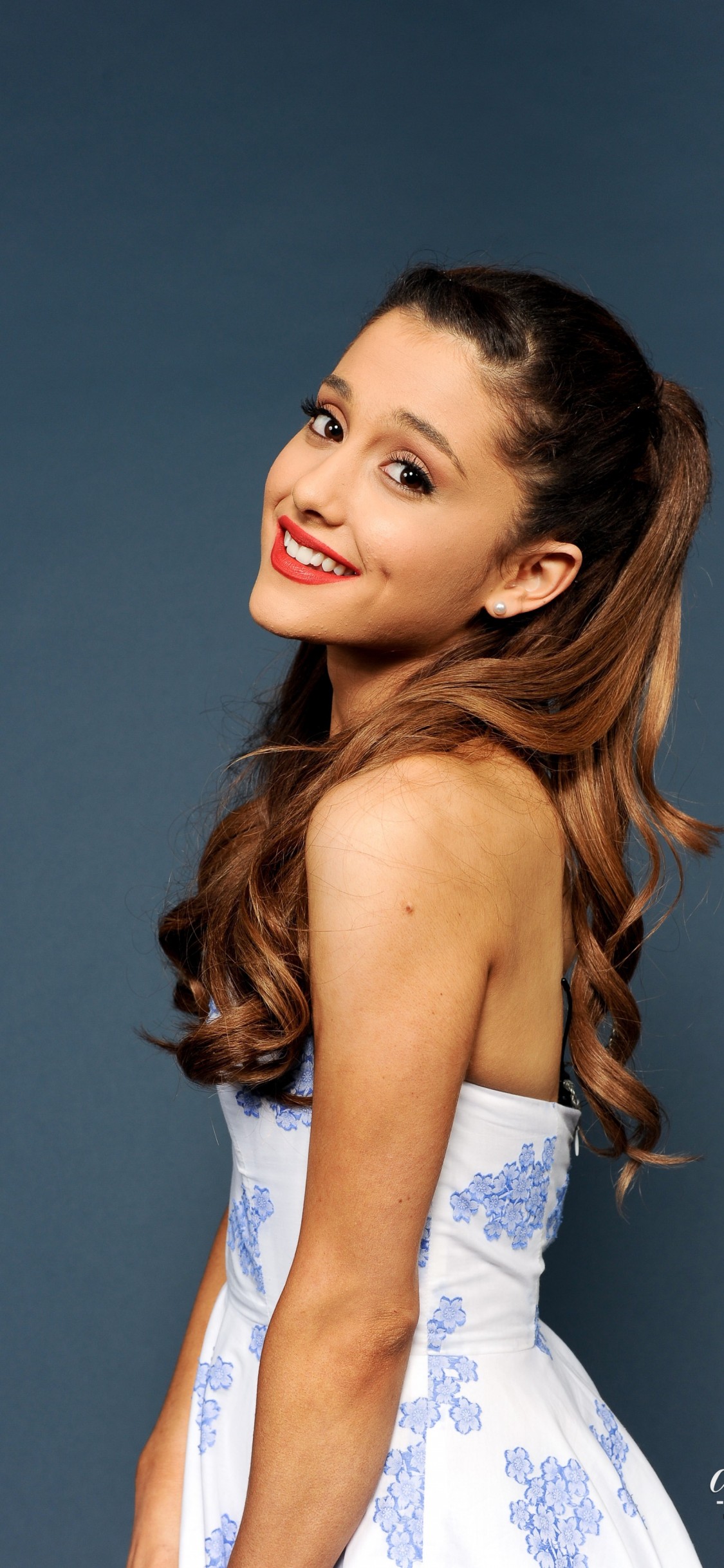 Iphone Xr Ariana Grande Wallpaper - Ariana Grande Iphone X , HD Wallpaper & Backgrounds