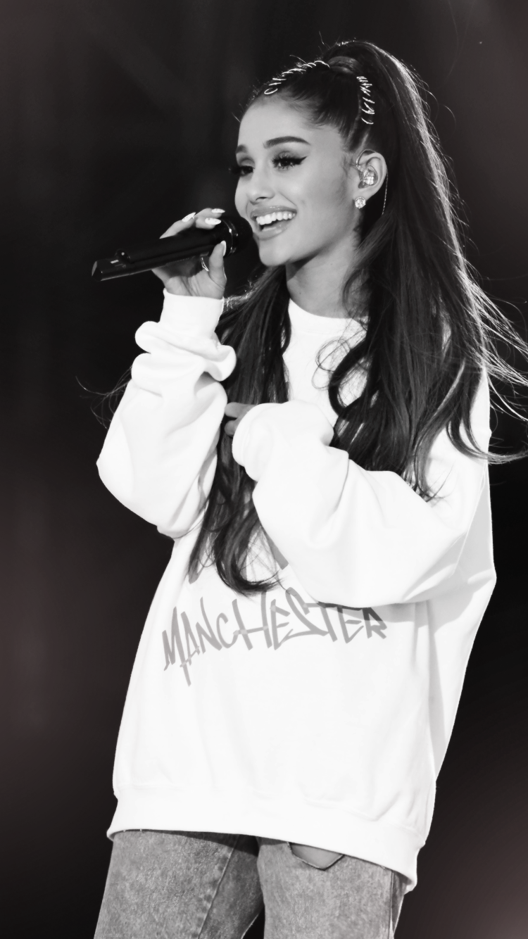 Moonlight Graphics Ariana Grande Olm Lockscreens ♥ - Ariana Grande Tattoo Manchester , HD Wallpaper & Backgrounds