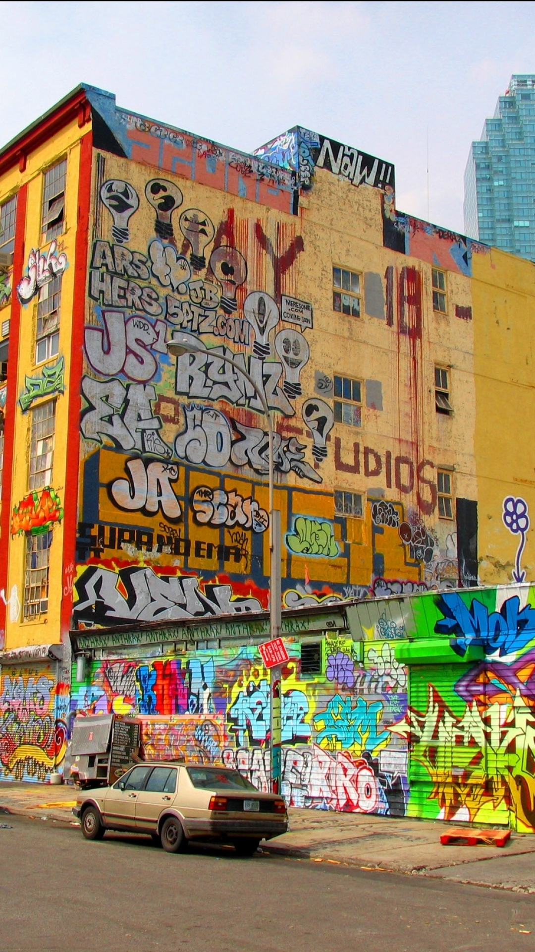 Wallpaper - Graffiti Names On Buildings , HD Wallpaper & Backgrounds