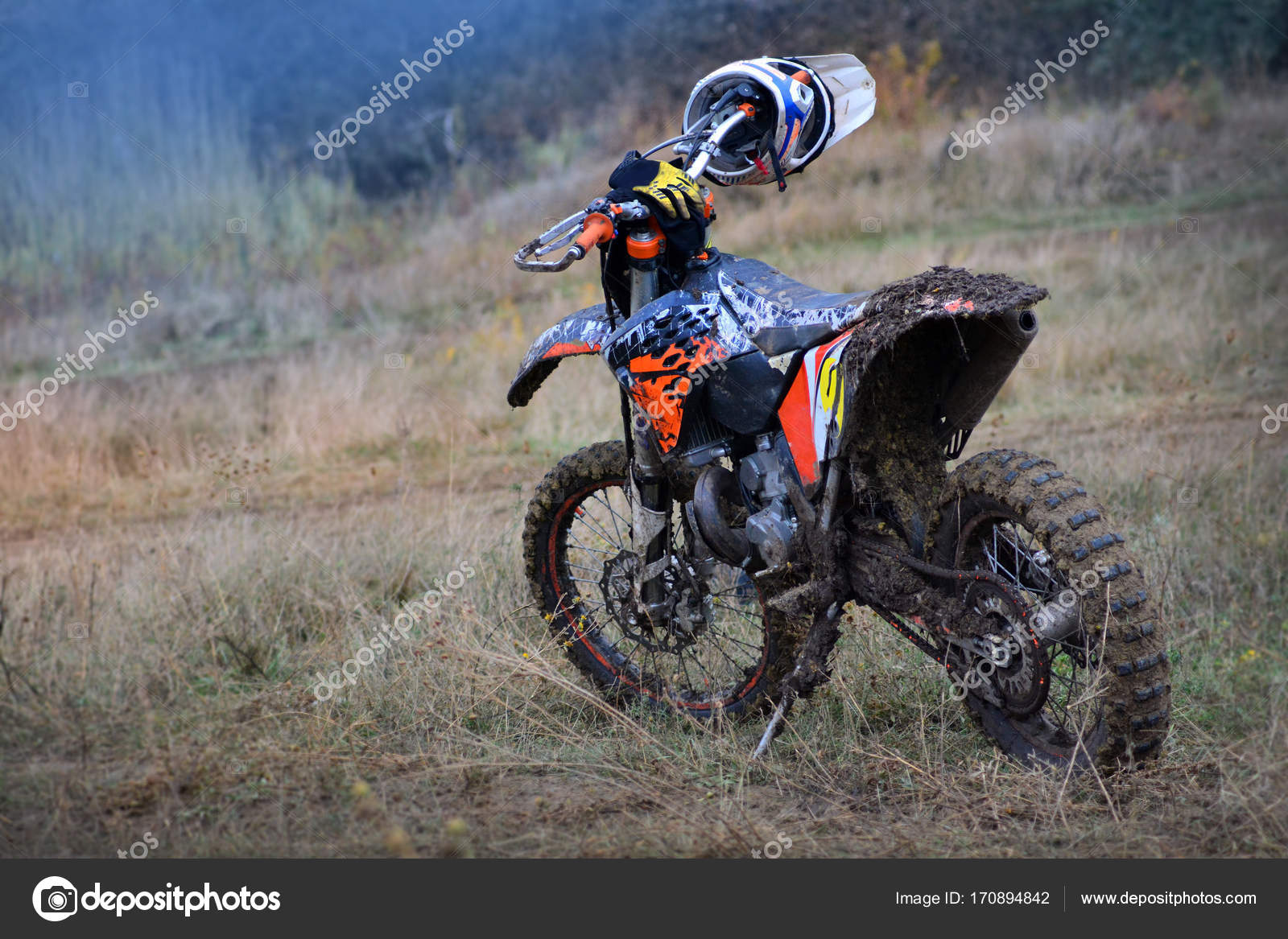 Motorcycle For Motocross Is On The Track After The - Papel De Parede De Moto De Trilha , HD Wallpaper & Backgrounds