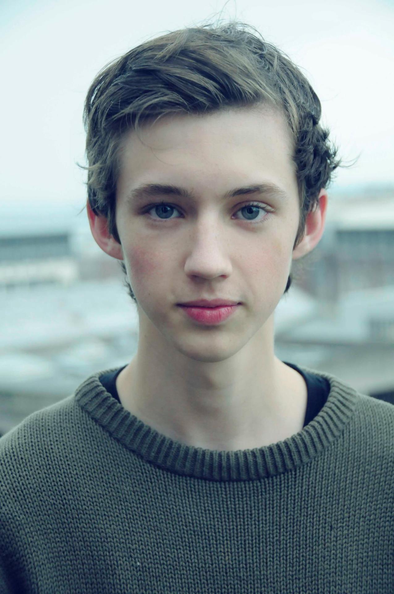 Download - Troye Sivan Before And After , HD Wallpaper & Backgrounds