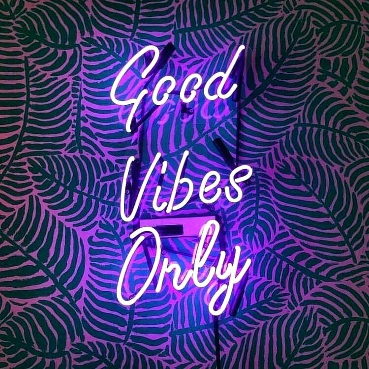 Good Vibes Only Neon Wallpaper Words Signs - Good Vibes Neon Light , HD Wallpaper & Backgrounds