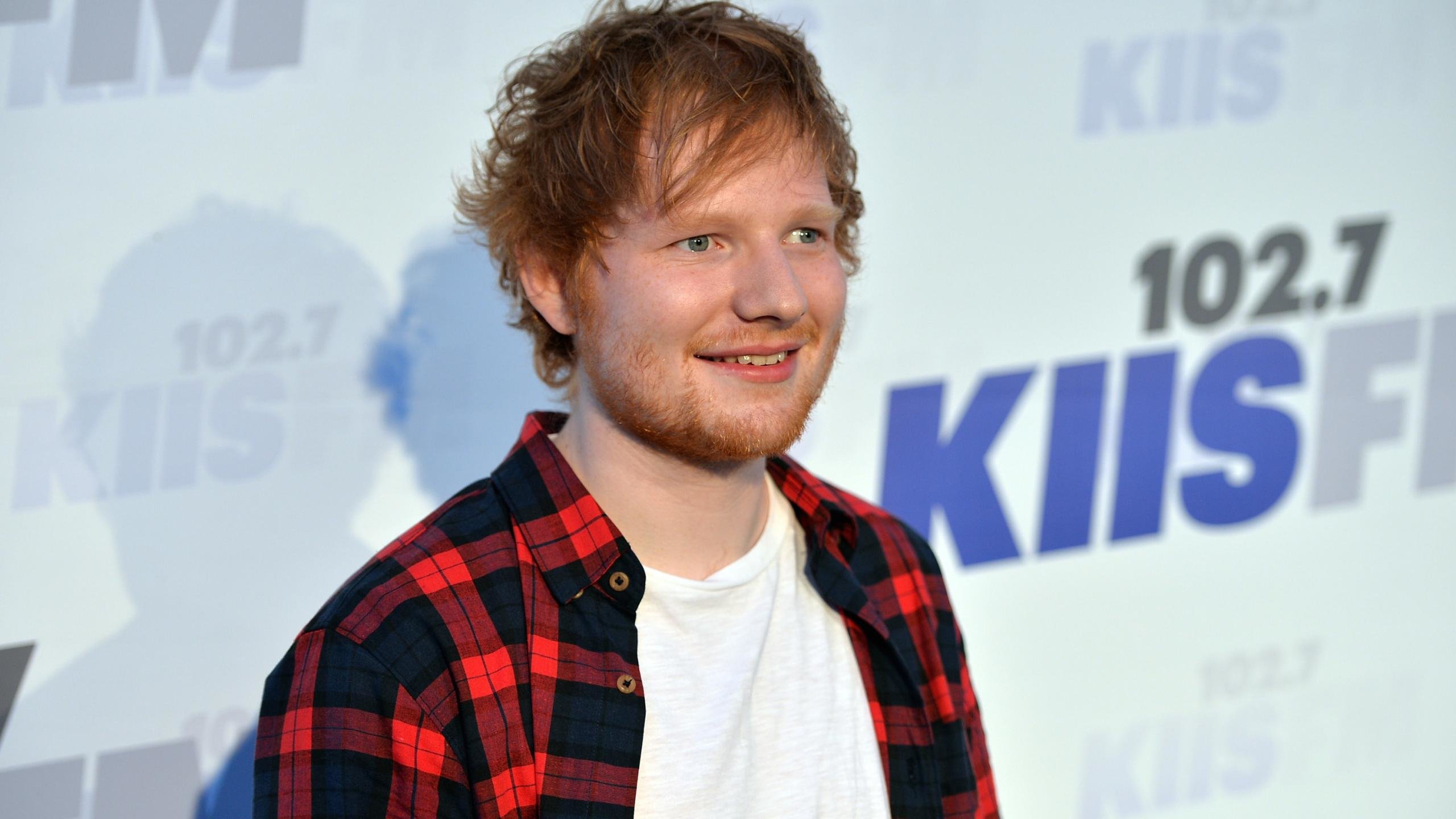Download Hd Ed Sheeran Pc Wallpaper Id - Ed Sheeran Looking To The Right , HD Wallpaper & Backgrounds