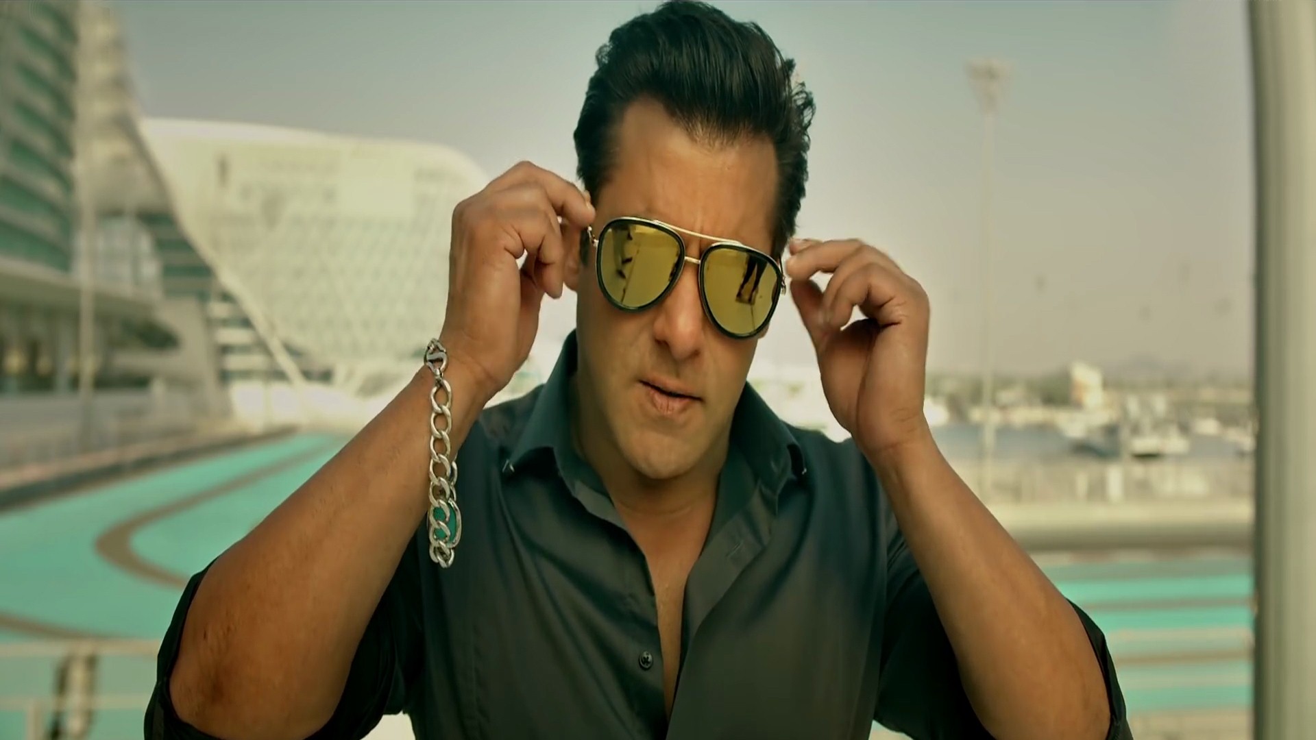 Salman Khan In Race 3 Movie Hd Wallpapers - Salman Khan Race 3 , HD Wallpaper & Backgrounds