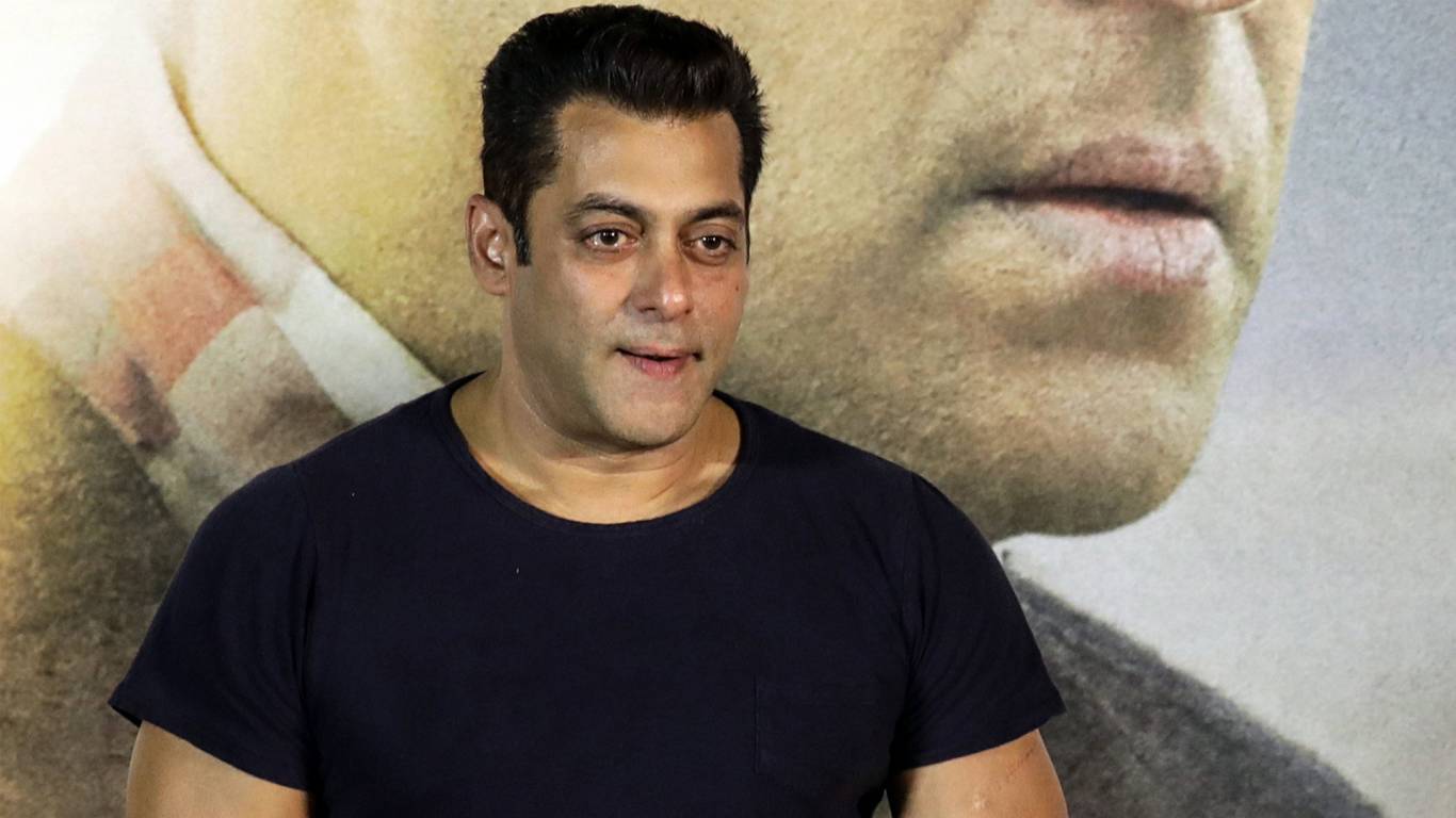 Salman Khan Wallpapers - Salman Khan Sad Pic Hd , HD Wallpaper & Backgrounds