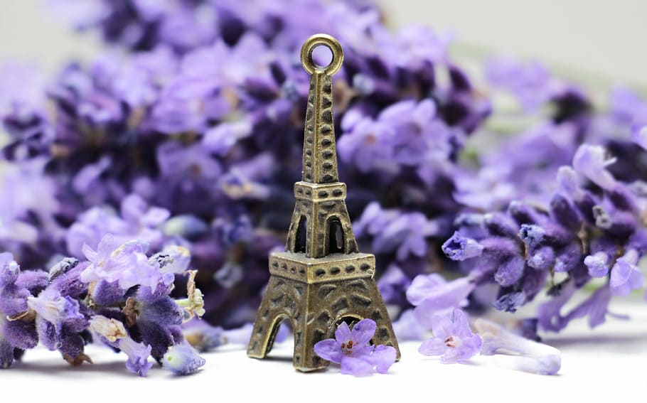 Miniature Silver Eiffel Tower Beside Purple Petal Flowers, - Prouve Perfume Uk , HD Wallpaper & Backgrounds