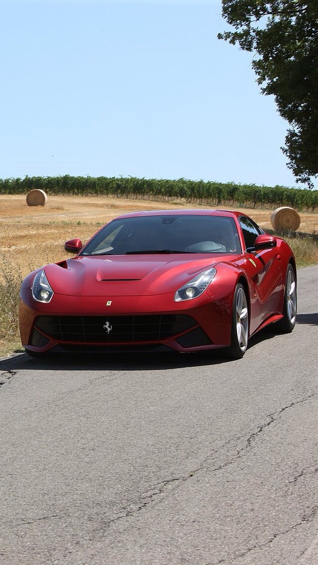 Red Ferrari F12 Berlinetta - Ferrari F12 Berlinetta Wallpaper Iphone , HD Wallpaper & Backgrounds