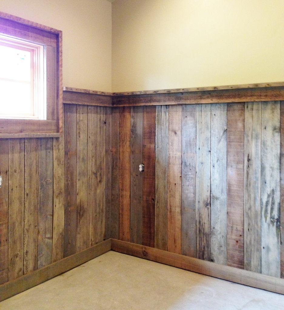 Wood Pallet Wallpaper - Wood Pallet Half Wall , HD Wallpaper & Backgrounds