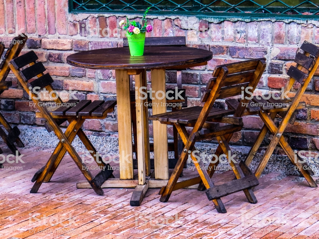 Wooden Tables And Chairs Next To Brick Wall - Table , HD Wallpaper & Backgrounds