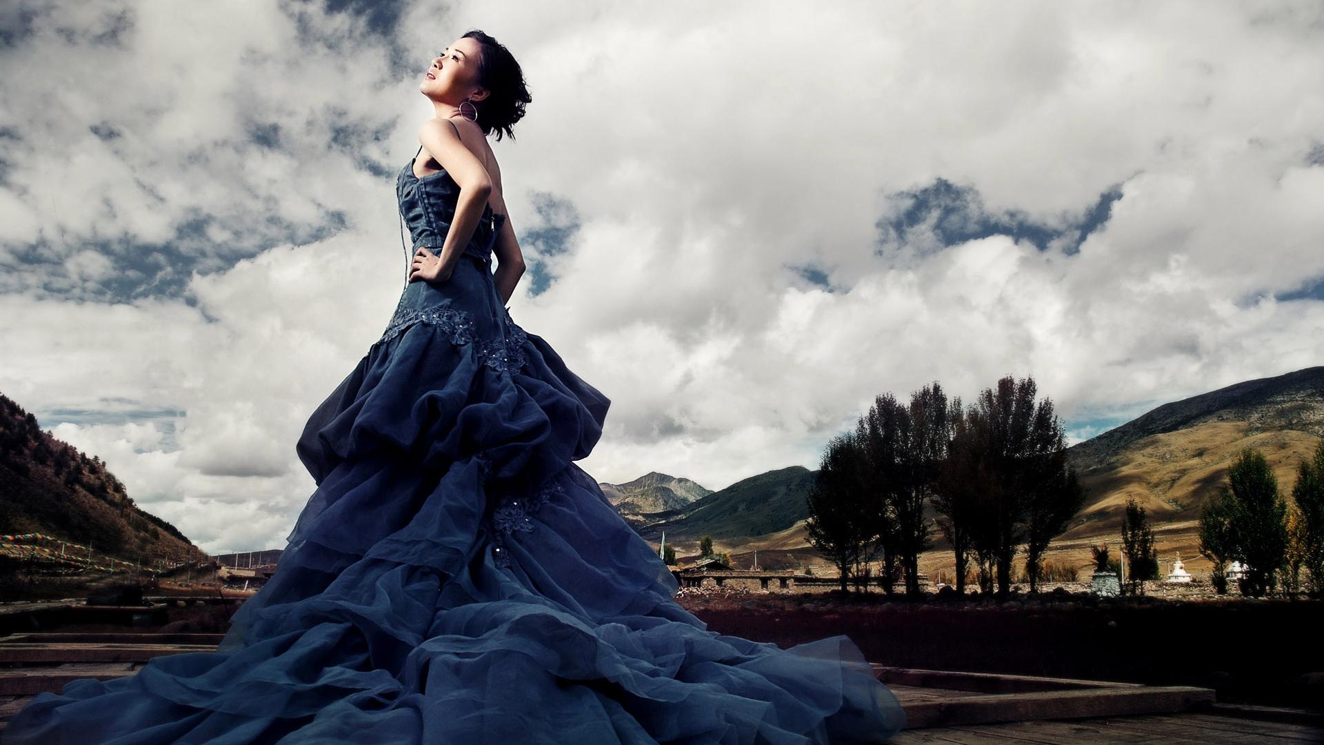 Blue Wedding Dresses 2013 Hd Wallpaper Of Wedding Hdwallpaper2013 - Dress Wallpaper Hd , HD Wallpaper & Backgrounds