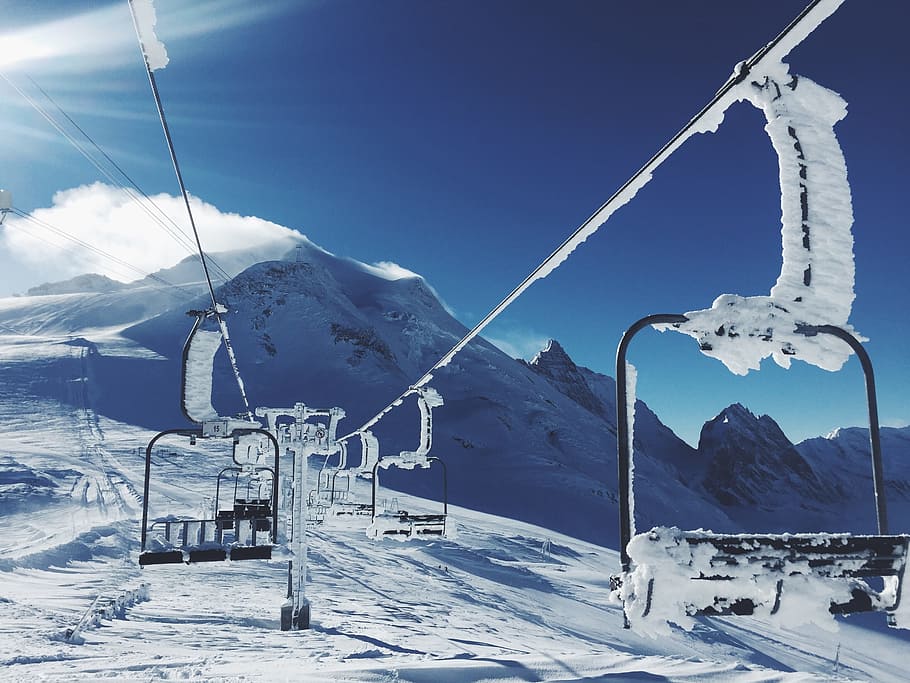 Empty Chair Ski Lift Over The Snow, Ski Lifts, Ski-lift, - Blue Sky Basin Chair Lift , HD Wallpaper & Backgrounds