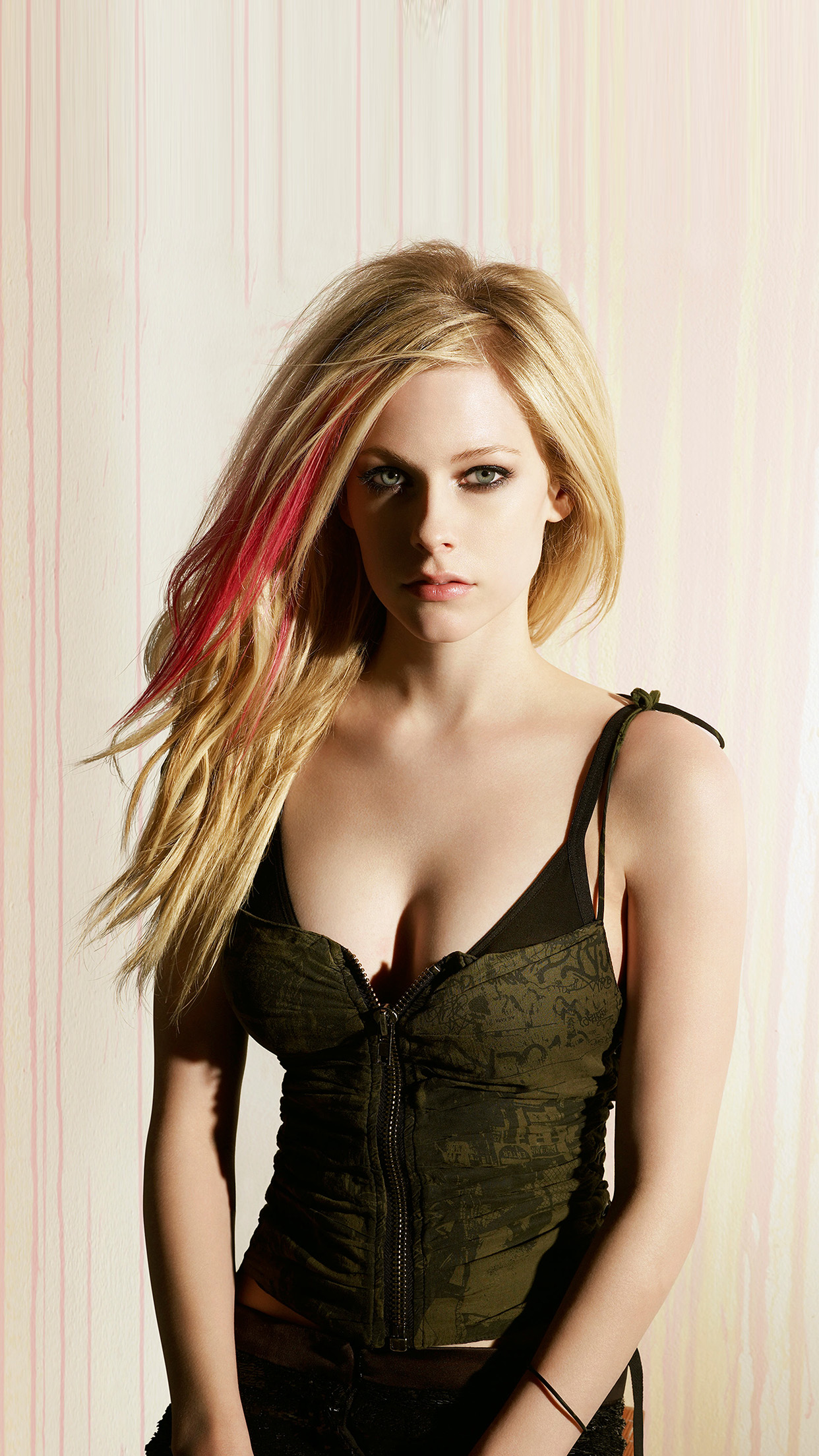 Avril Lavigne Wallpaper 4k , HD Wallpaper & Backgrounds