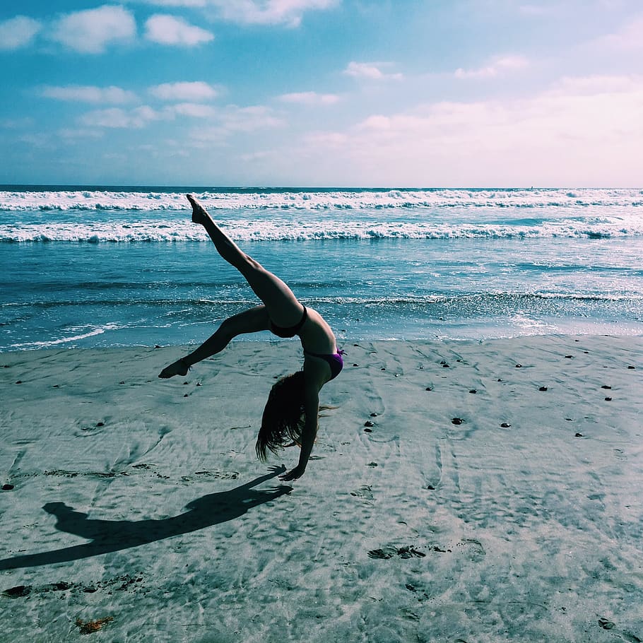 Gymnastics, Beach, Ocean, Sport, Female, Sand, Health, - Gymnastique Sur La Plage , HD Wallpaper & Backgrounds