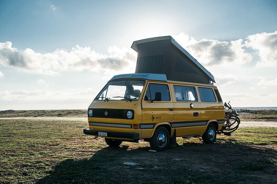 Lebensgefährt, Yellow Volkswagen Combi, Campervan, - Camper Van Travel , HD Wallpaper & Backgrounds