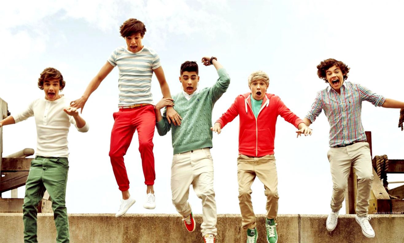 One Direction Desktop Wallpaper Hd Wallpapers Simple - One Direction Wallpaper For Laptop , HD Wallpaper & Backgrounds