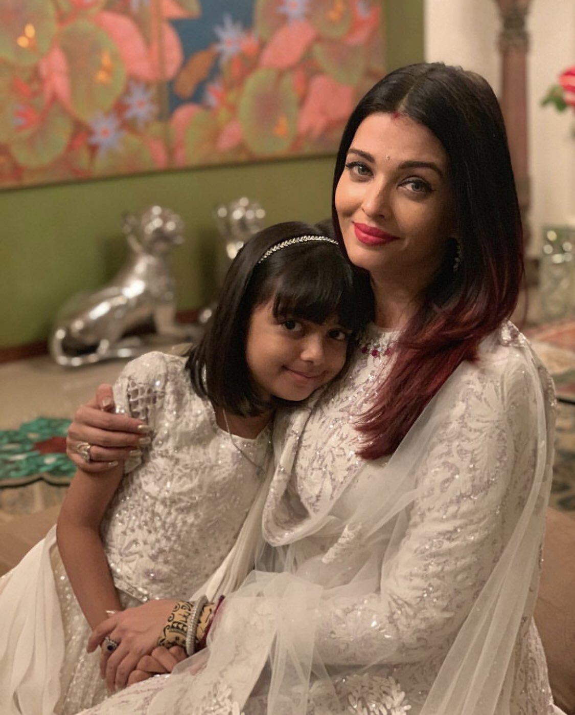 Aaradhaya Bachchan Wallpaper Pics Photos With Mother - Aishwarya Rai Daughter 2019 , HD Wallpaper & Backgrounds