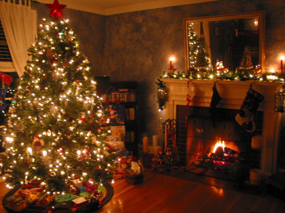 Beautiful Christmas Tree Wallpaper - Romantic Christmas Living Room , HD Wallpaper & Backgrounds