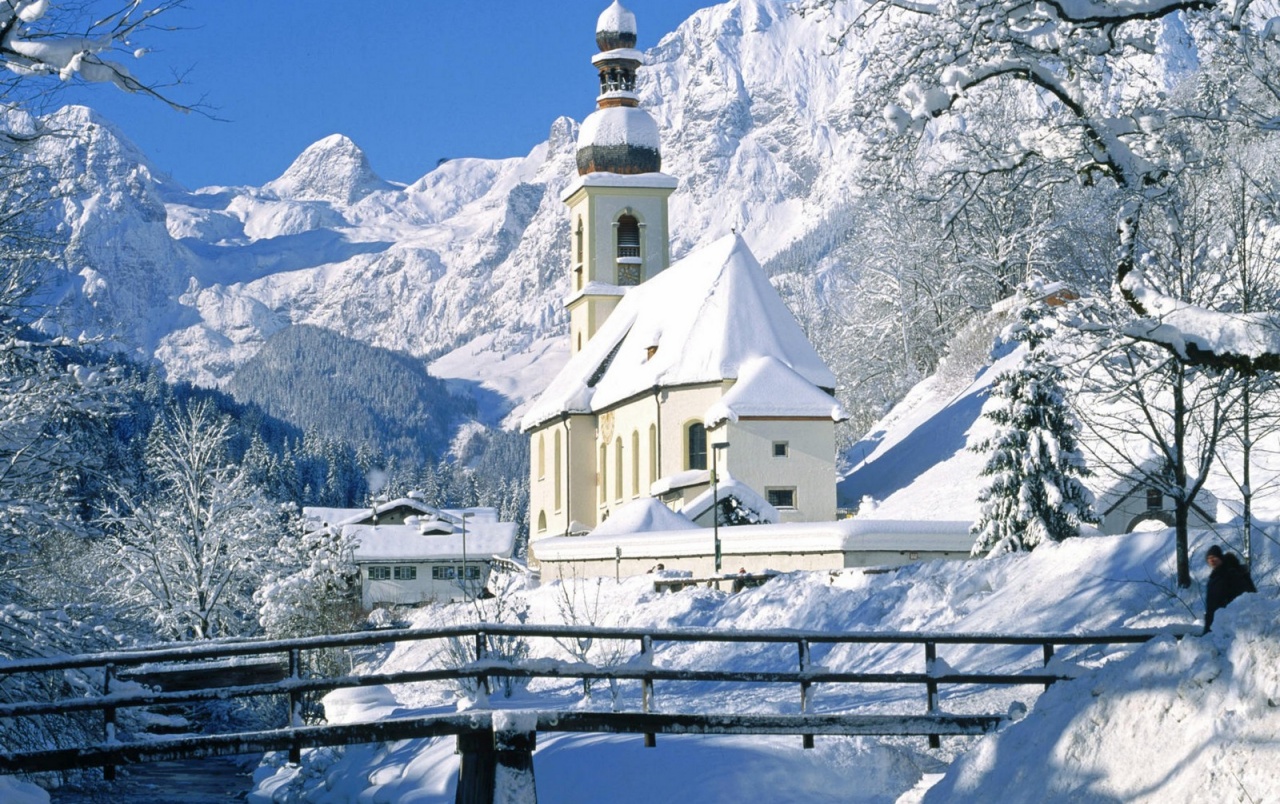 Snow On Church Wallpapers - Winter Church , HD Wallpaper & Backgrounds