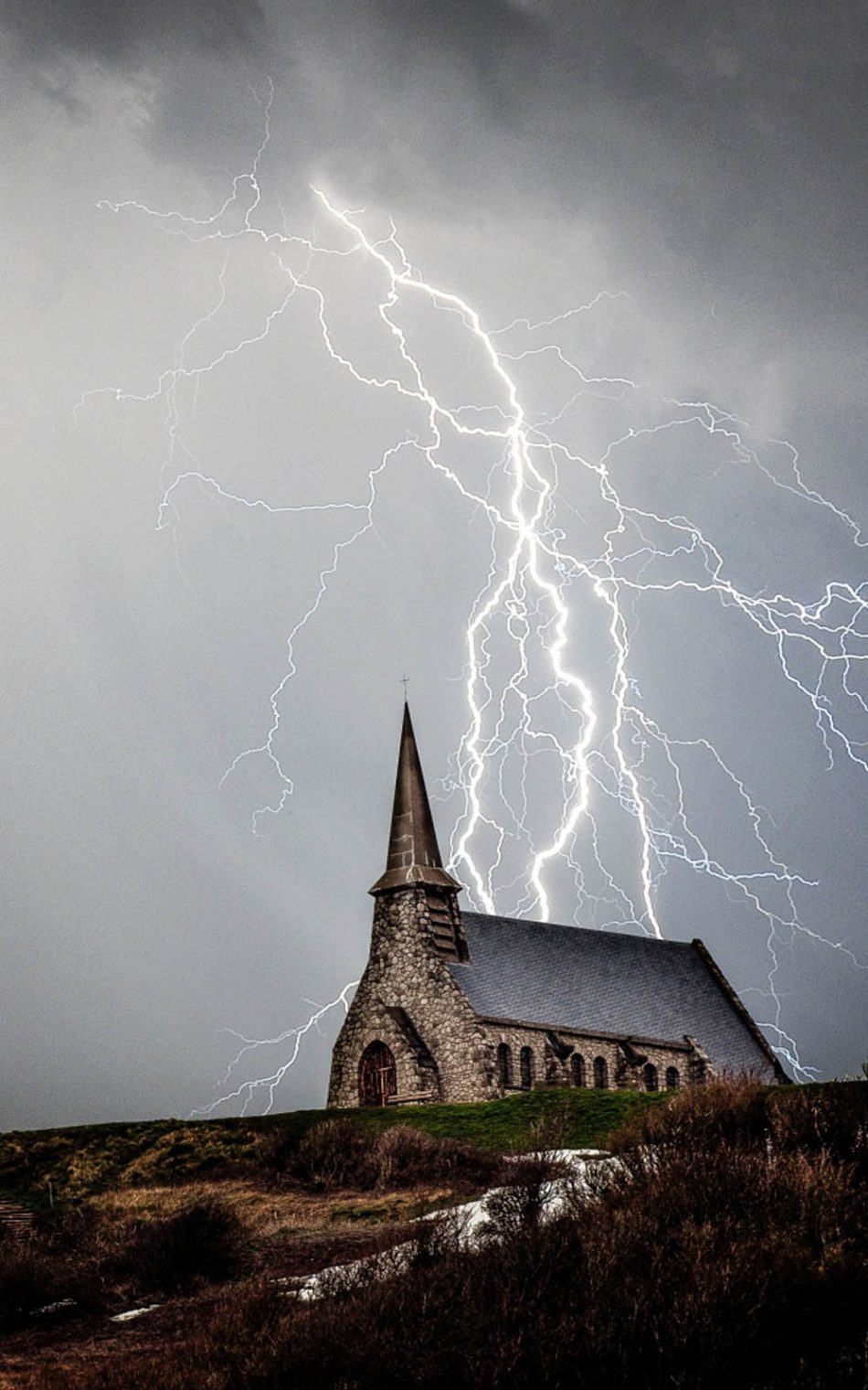 Church Storm Lightning Hd Mobile Wallpaper - Lightning Hitting A Church , HD Wallpaper & Backgrounds