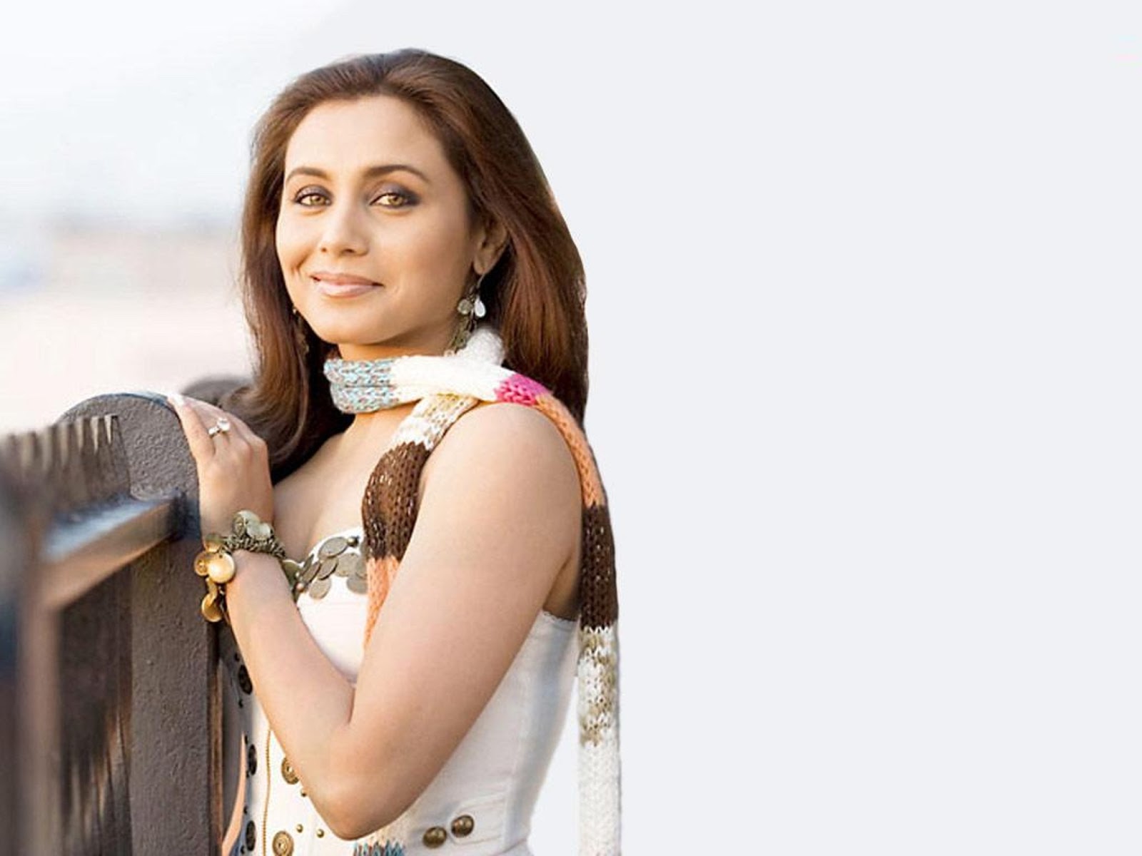 Rani Mukherjee Wallpapers Images & Pictures , HD Wallpaper & Backgrounds