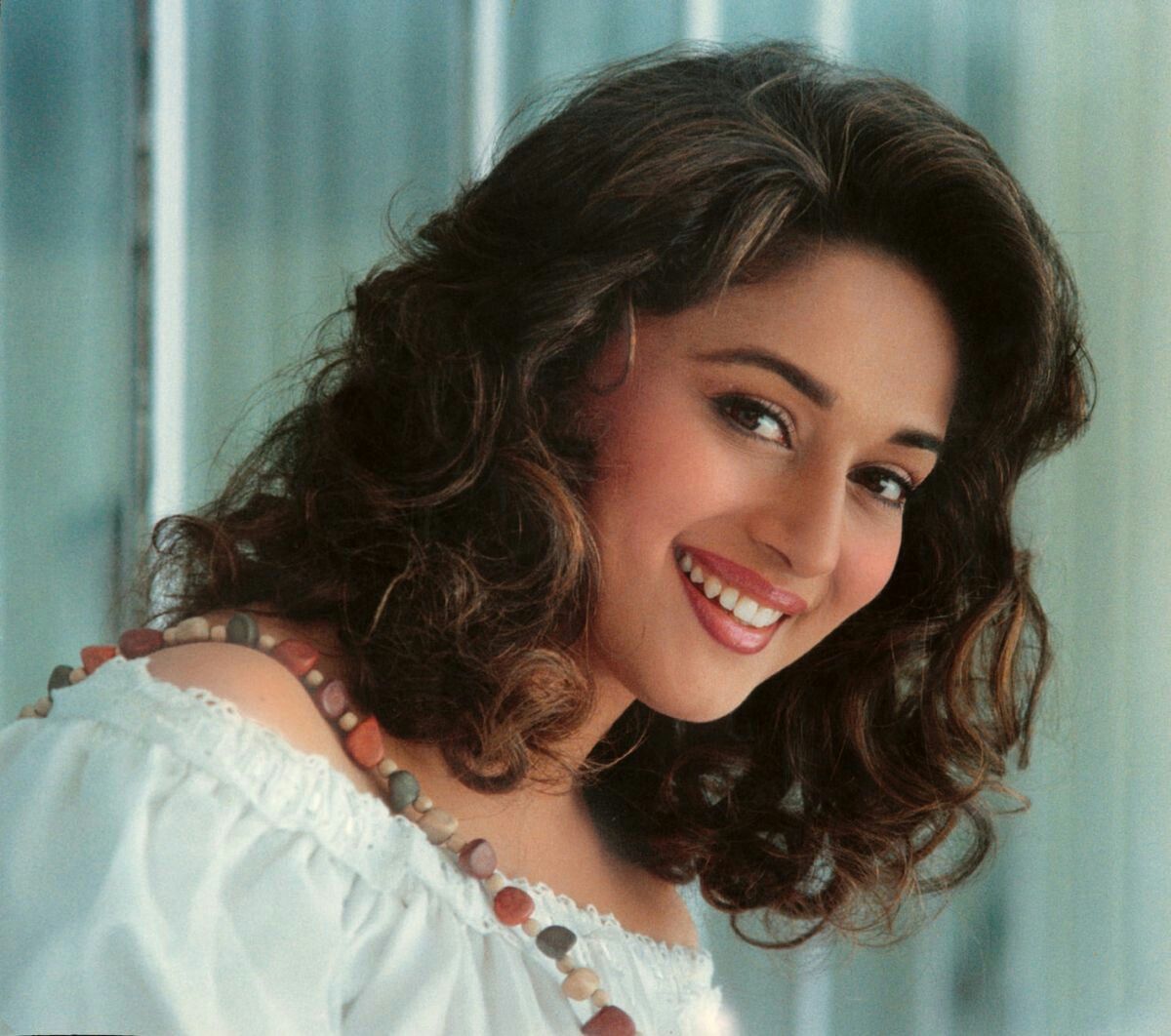 Madhuri Hd Wallpapers - Madhuri Dixit , HD Wallpaper & Backgrounds