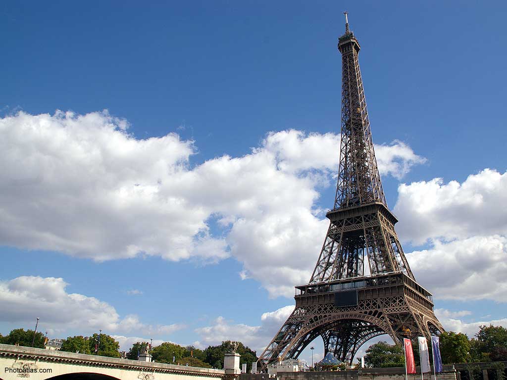 Paris Eiffel Tower Wallpaper - Eiffel Tower , HD Wallpaper & Backgrounds