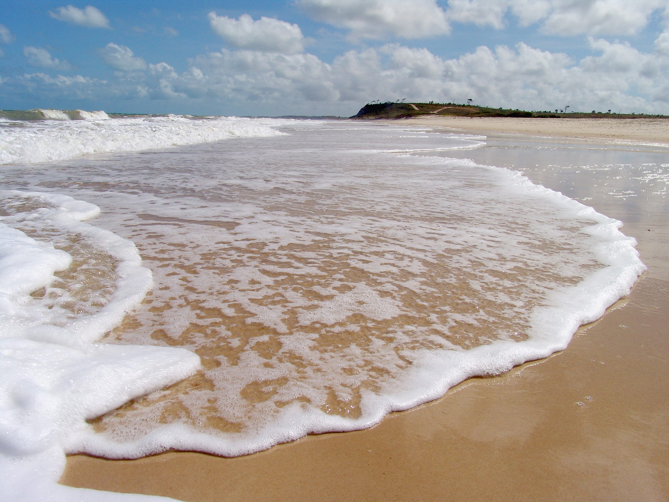 Pantai - Waves On Beach , HD Wallpaper & Backgrounds