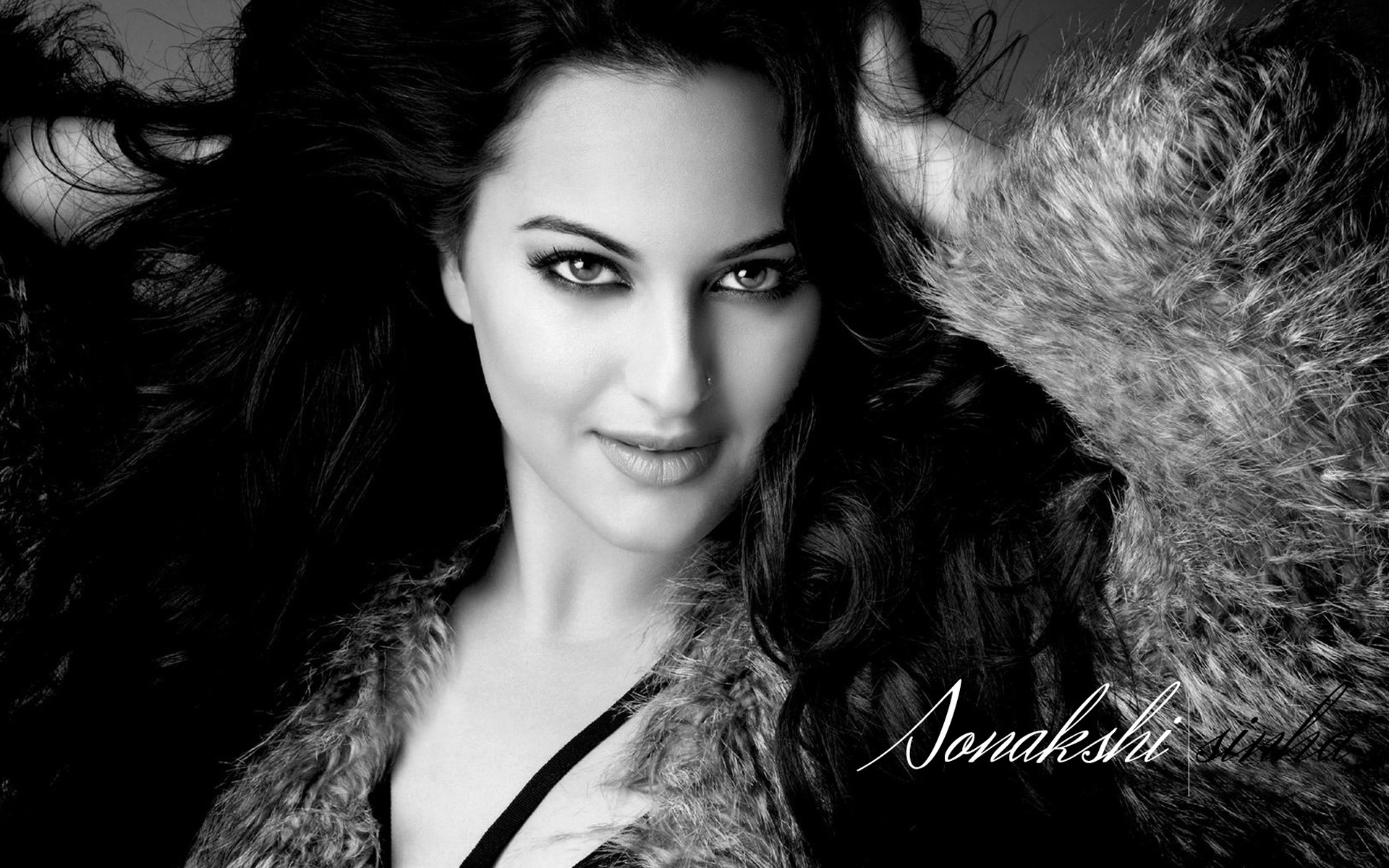 Sonakshi Sinha Sexy Eyes Hd Wallpapers - Sonakshi Sinha Hot Hd , HD Wallpaper & Backgrounds