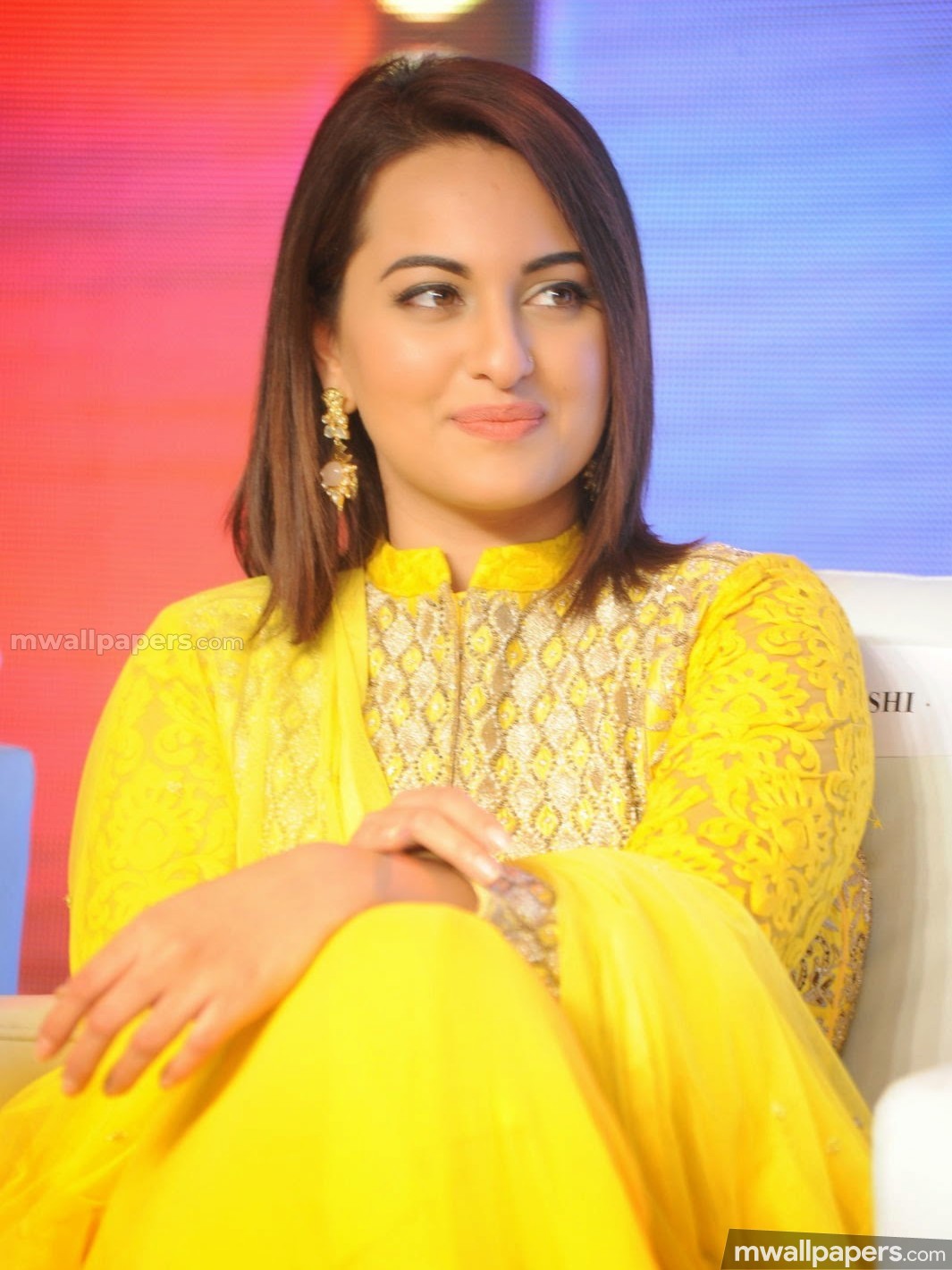 Sonakshi Sinha Hot Hd Photos (23621) - Sonakshi In Salwar Kameez (3050596)  - HD Wallpaper & Backgrounds Download