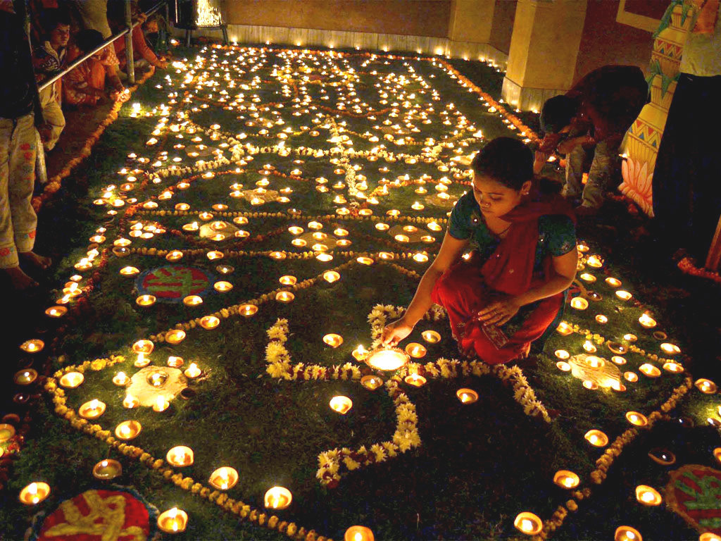 Girl Decorating Home With Diya - Diwali Images In India , HD Wallpaper & Backgrounds