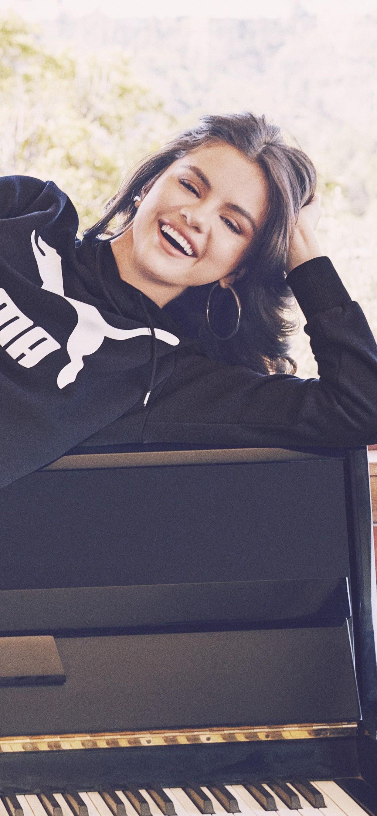 Selena Gomez Iphone Xr , HD Wallpaper & Backgrounds
