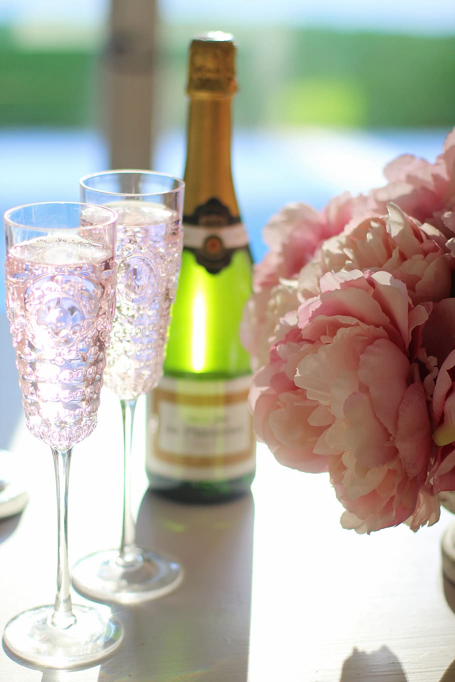Champagne, Champagne Glasses, Cocktail, Cheers, Toast, - Champagne Glasses And Flowers , HD Wallpaper & Backgrounds