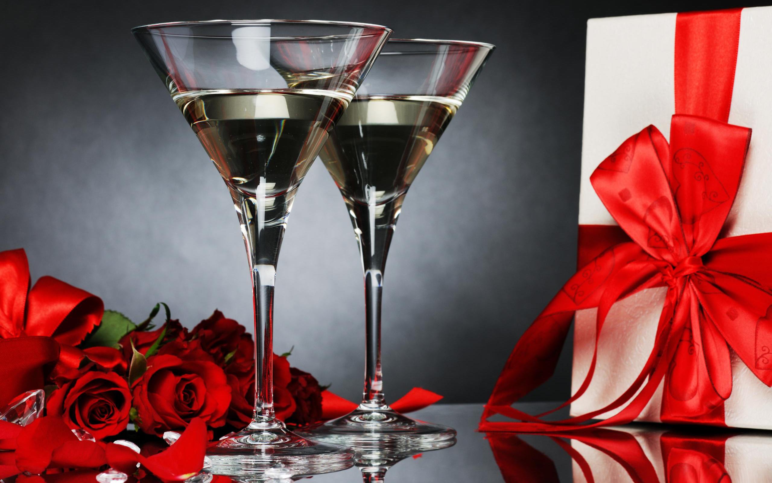 Wallpaper - Red Roses And Champagne , HD Wallpaper & Backgrounds