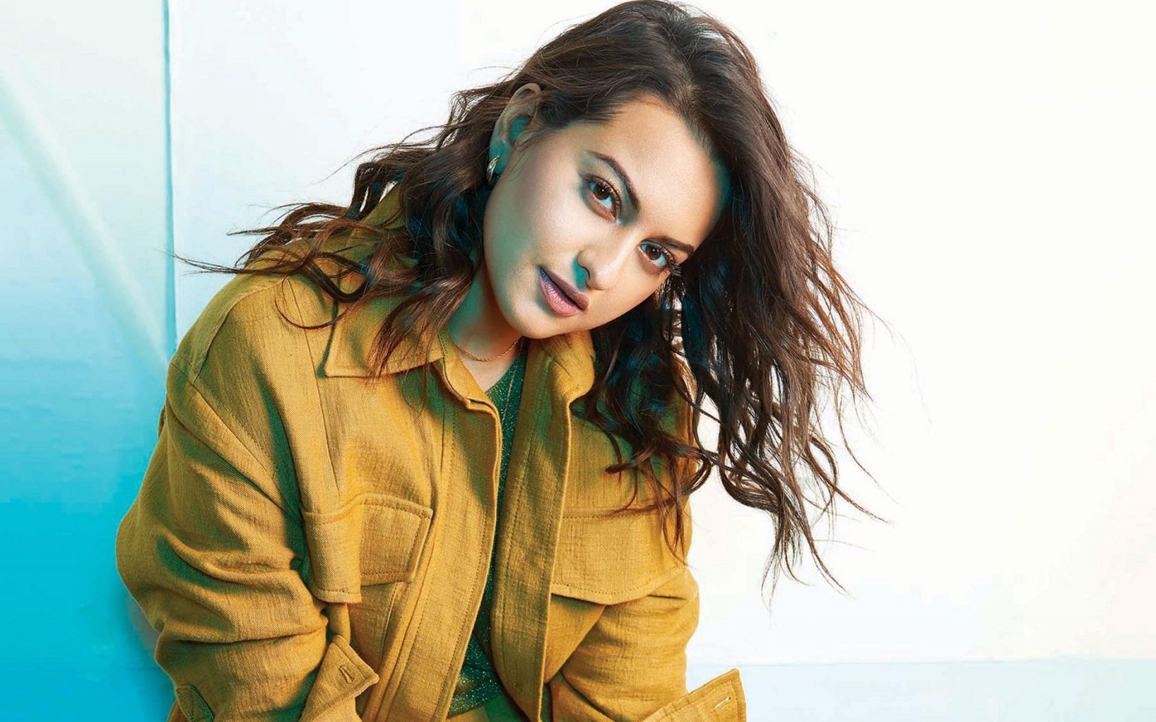 Actress Sonakshi Sinha Rocking Bollywood Actress Wallpaper - Sonakshi Sinha Hd 4k , HD Wallpaper & Backgrounds