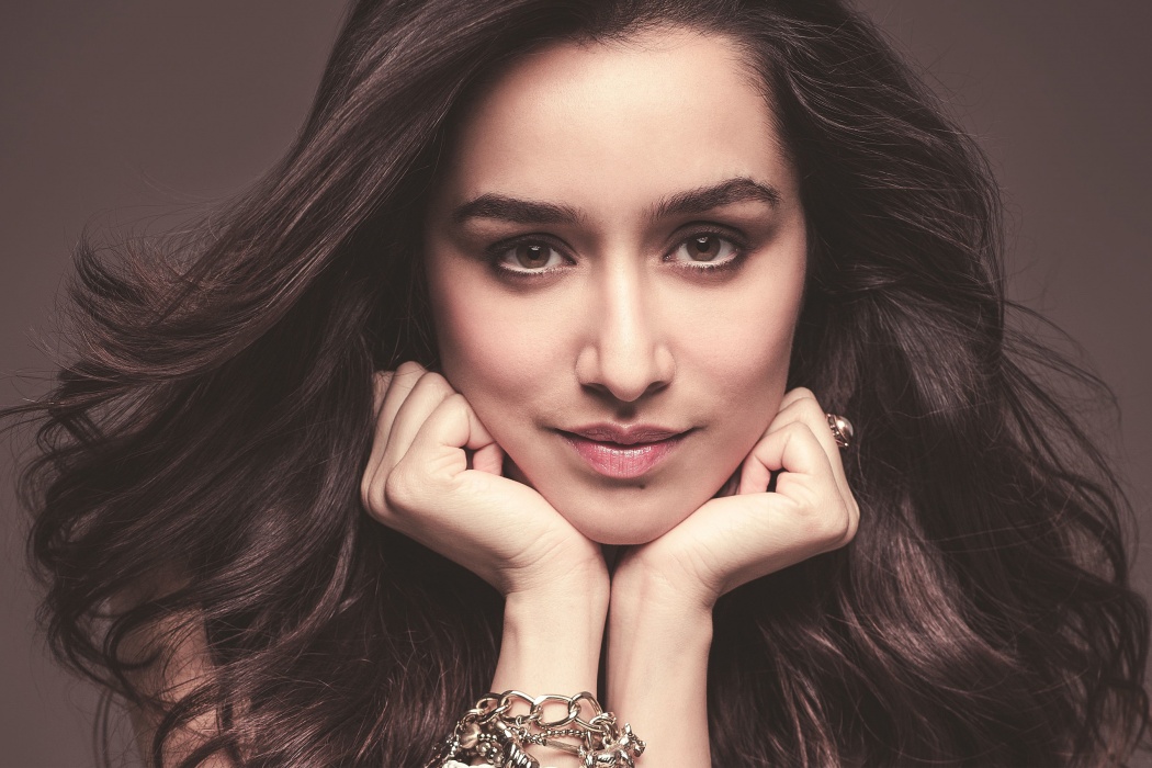 Shraddha Kapoor Stree Movie Bollywood Actress - Shraddha Kapoor Wallpaper Hd , HD Wallpaper & Backgrounds