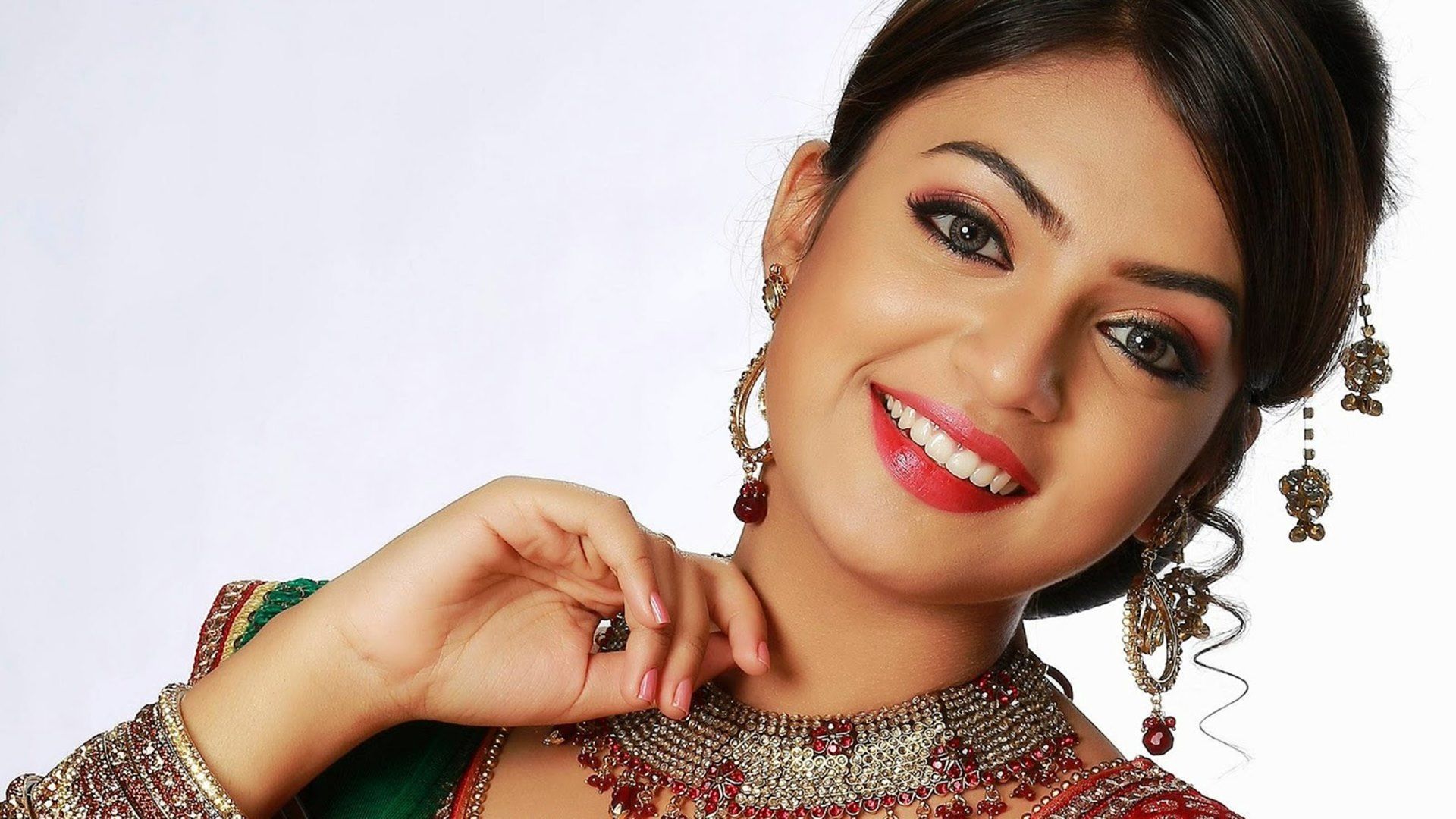 South Indian Cute Actress Nazriya Nazim Hd Wallpaper - Cute South Indian Actresses , HD Wallpaper & Backgrounds