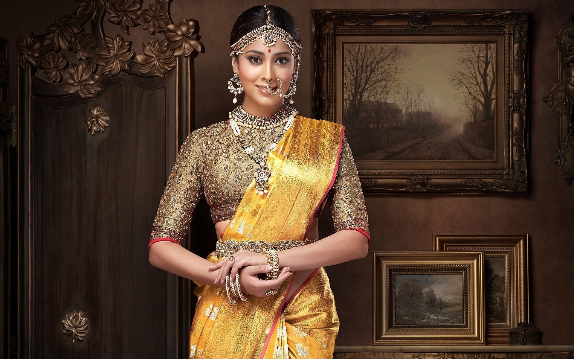 Actress Gorgeous Shriya Saran South Actress In Yellow - Vrk Silks Shriya Saran , HD Wallpaper & Backgrounds