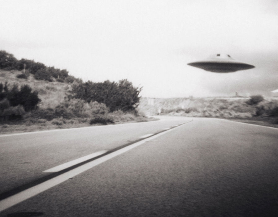 Ufo Black And White , HD Wallpaper & Backgrounds