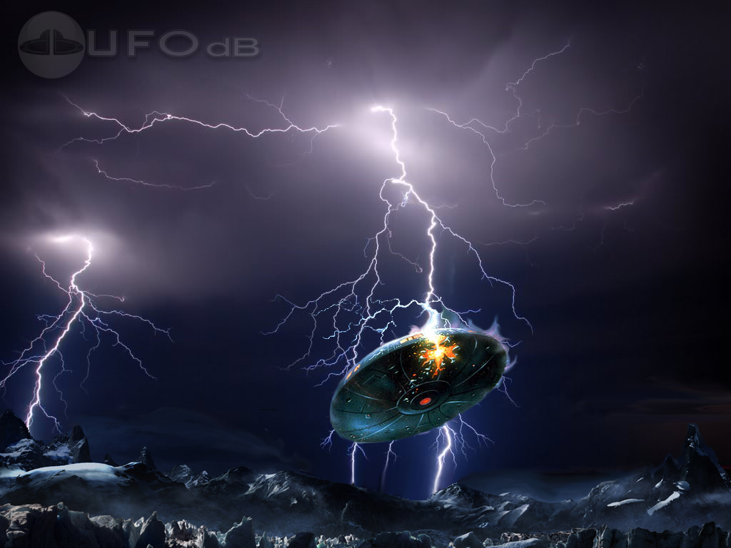 Over Mountains Ufo Wallpaper Shows Damaged Ufo Crashing - Ufos With Lightning Background , HD Wallpaper & Backgrounds