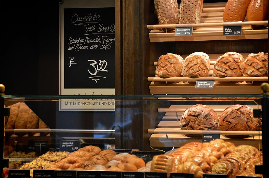 Baked Bread On Display Counter, Bakery, Indoors, Shelves, - Слова В Связке 2 Ответы , HD Wallpaper & Backgrounds