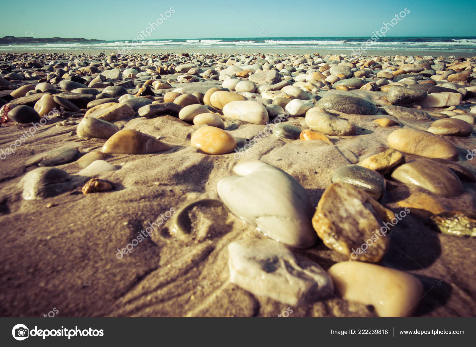 Beach Scene Wallpaper Stones Sand Sea Holidays Concept - Pebble , HD Wallpaper & Backgrounds