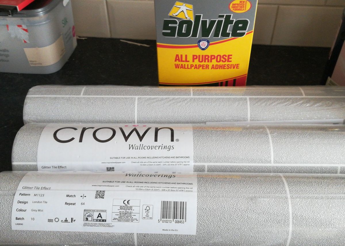 3 Rolls Of Crown Wallpaper - Box , HD Wallpaper & Backgrounds