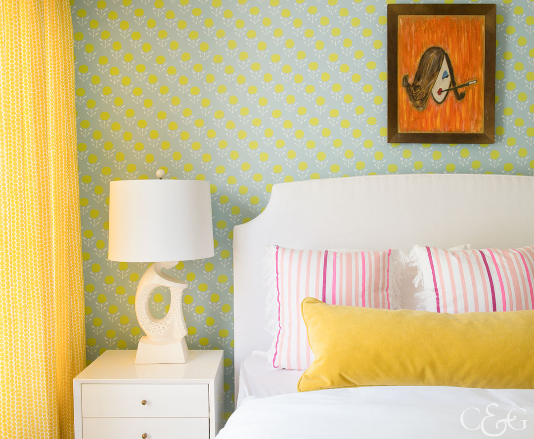 Serena & Lily Wallpaper, Yellow Drapes And A Vintage - Serena And Lily Fabric Beds In Bedroom , HD Wallpaper & Backgrounds