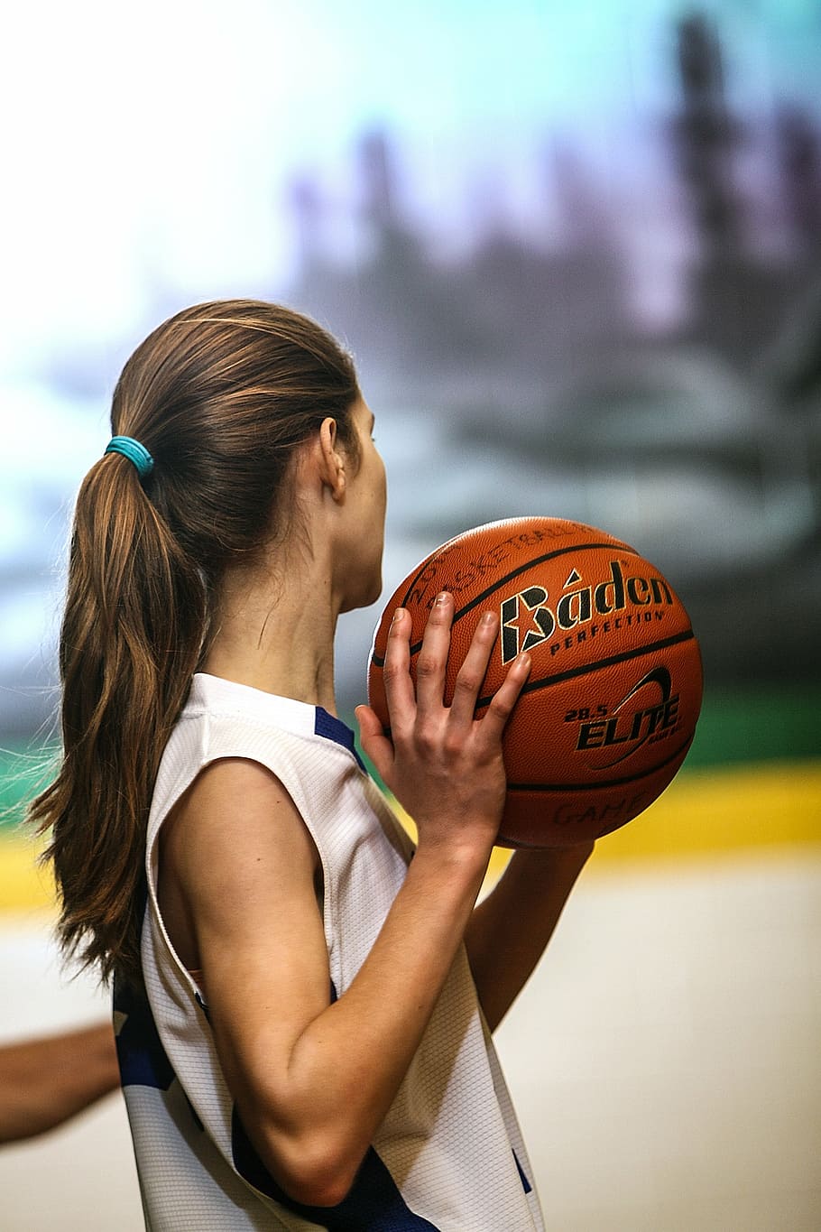 Woman Holding Basketball, Girls Basketball, Female, - Basketball Girl Wallpaper Hd , HD Wallpaper & Backgrounds