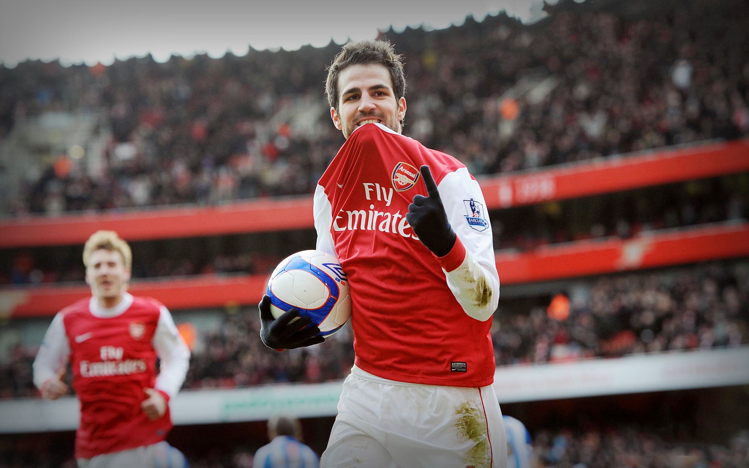 Cesc Fabregas Spanish Footballer Hd Wallpaper - Arsenal Wallpaper Fabregas , HD Wallpaper & Backgrounds