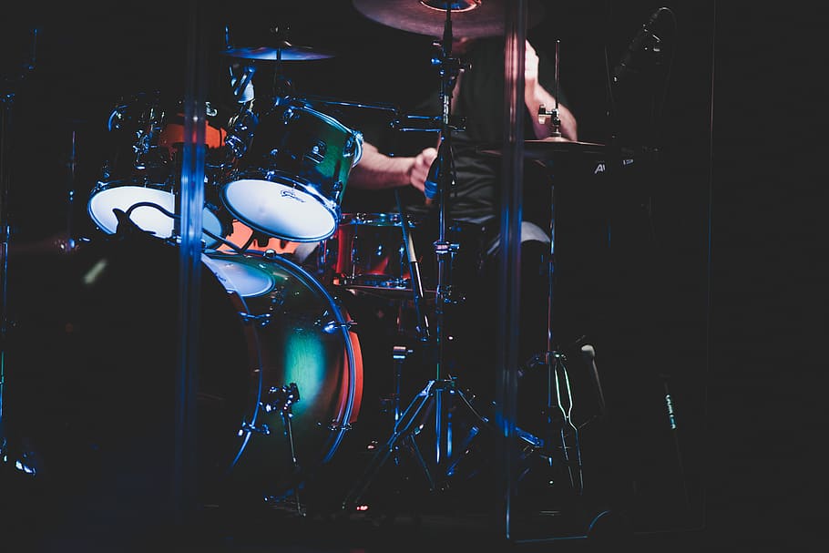 Man Playing Drums, Green Drum Set, Band, Drum Kit, - Playing Drums , HD Wallpaper & Backgrounds