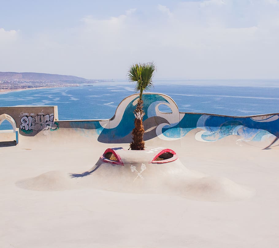 Island-themed Infinity Pool Facing Body Of Water, Nature, - Taghazout Skatepark , HD Wallpaper & Backgrounds