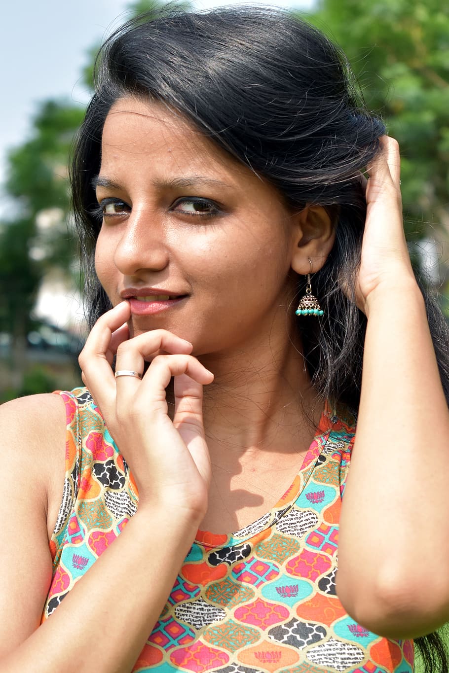 Young, Slim, Pretty, Indian Girl, Earrings, One Person, - Indian Girls With Earrings , HD Wallpaper & Backgrounds