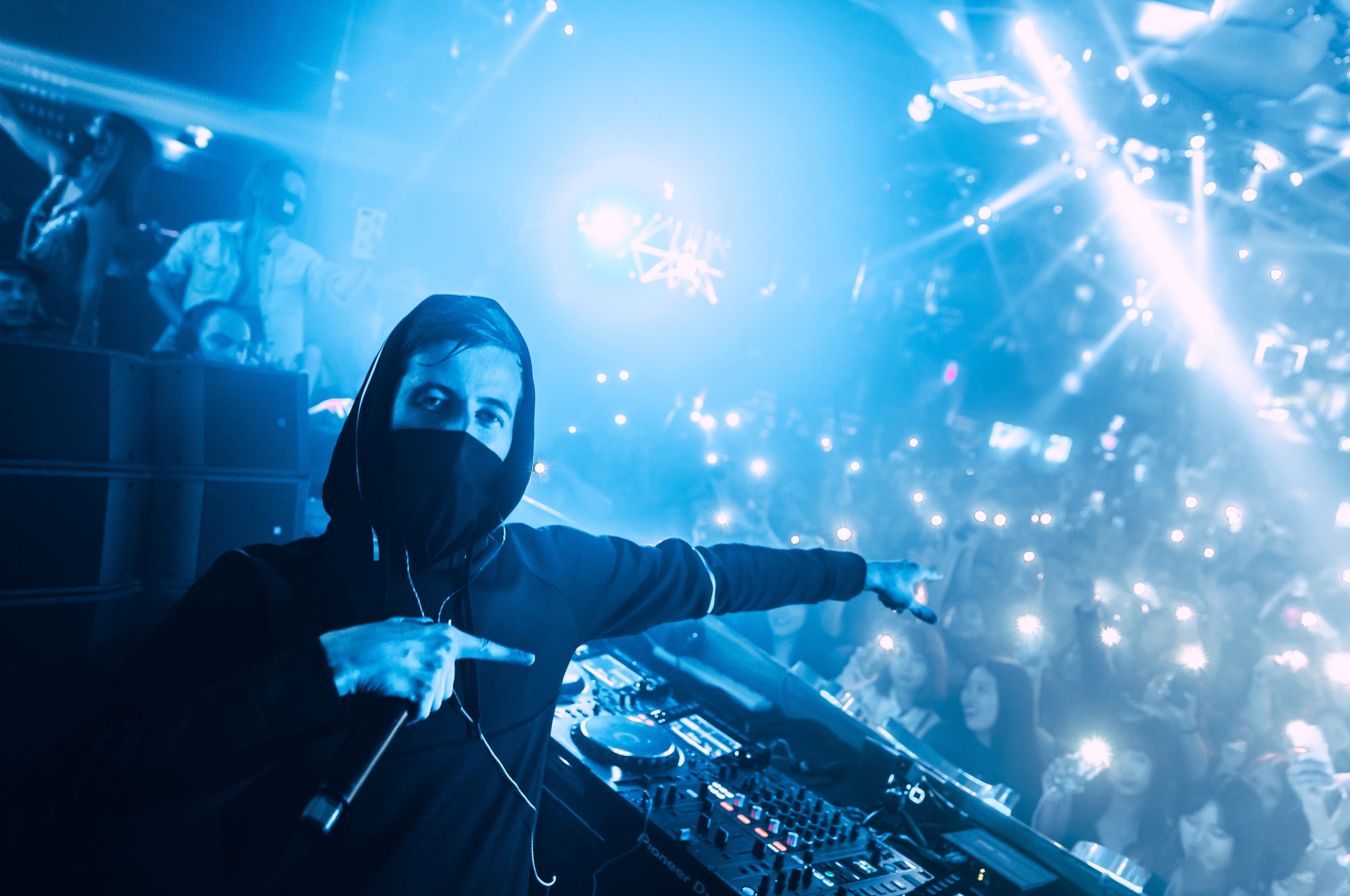 Alan Walker Dj Night Wallpaper Hd Wallpapers Mafia , HD Wallpaper & Backgrounds