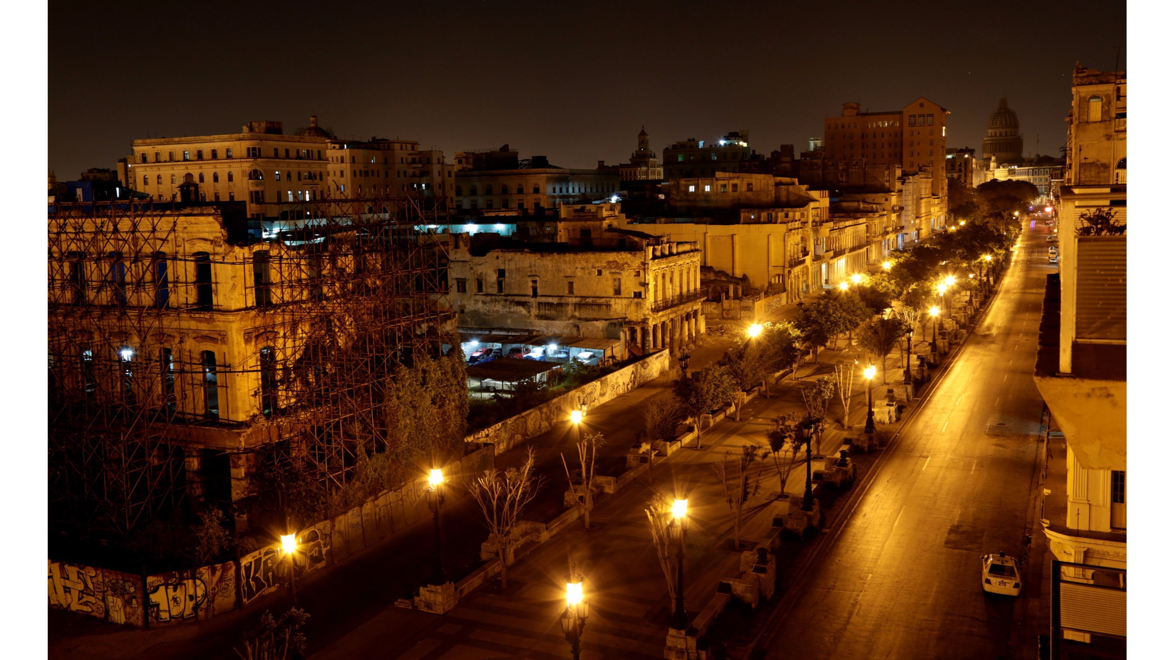 Nighttime Views 4k Havana, Cuba Wallpaper - Cuba Buildings In Night , HD Wallpaper & Backgrounds